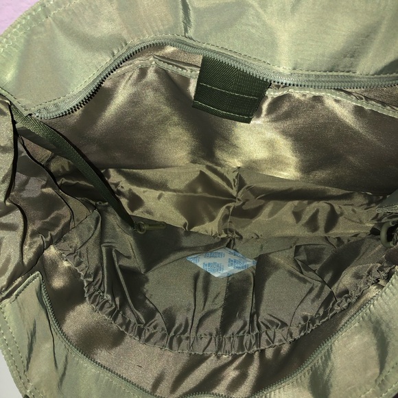 The Sport Carryall in Olive 🫒 - Picture 3 of 4